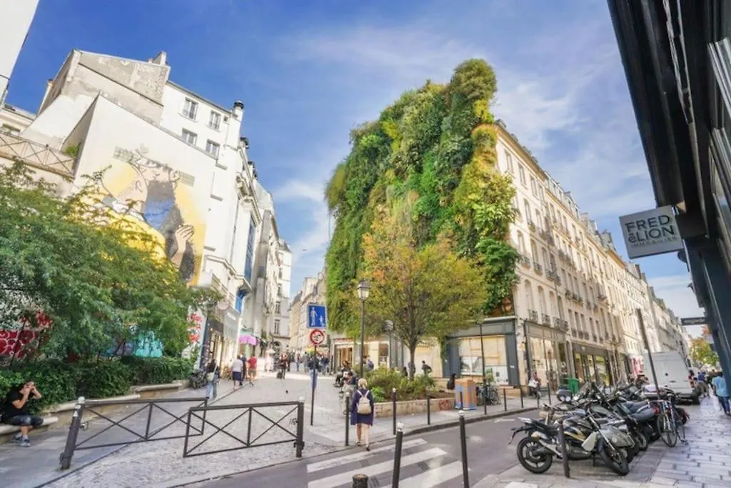 Tiny 12 D Paris's Heart! Apartment